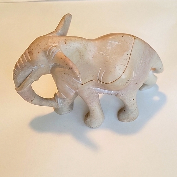 AUTHENTIC TRADITIONAL AFRICAN VINTAGE ELEPHANT SOAPSTONE figurine - Picture 3 of 10